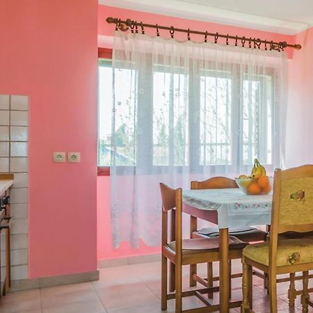 Cozy Apartment In Vrsar With Kitchen Esterno foto