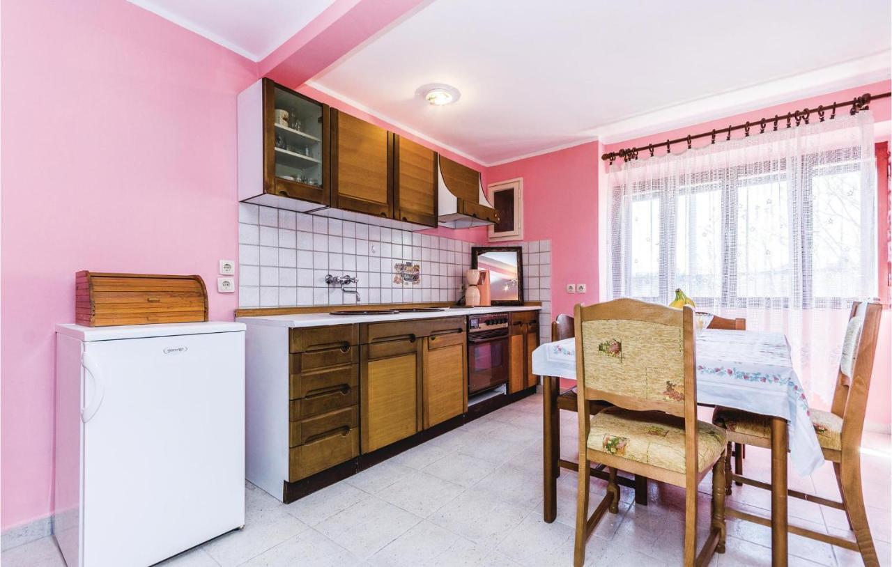 Cozy Apartment In Vrsar With Kitchen Esterno foto