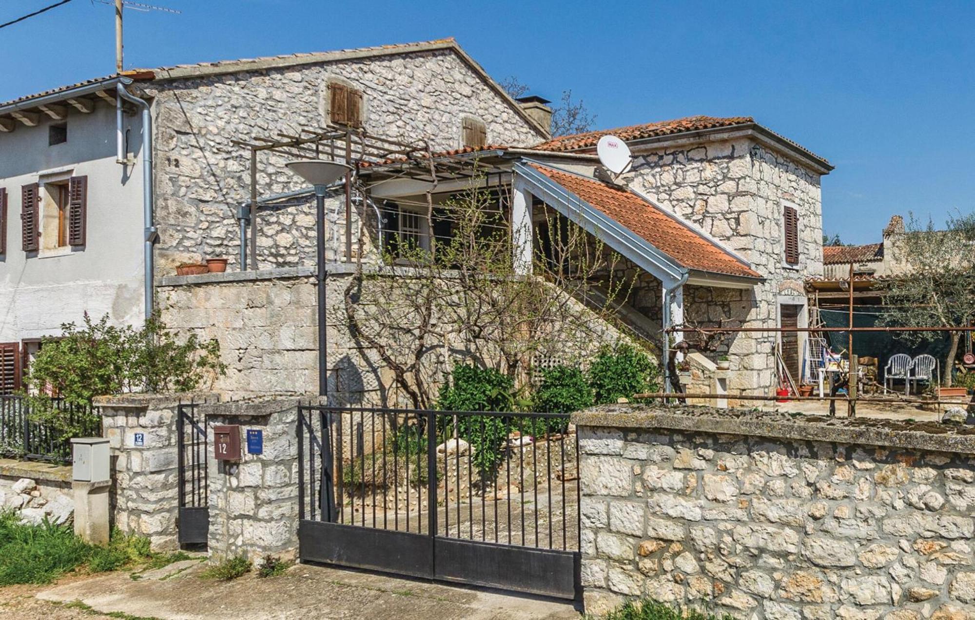 Cozy Apartment In Vrsar With Kitchen Esterno foto