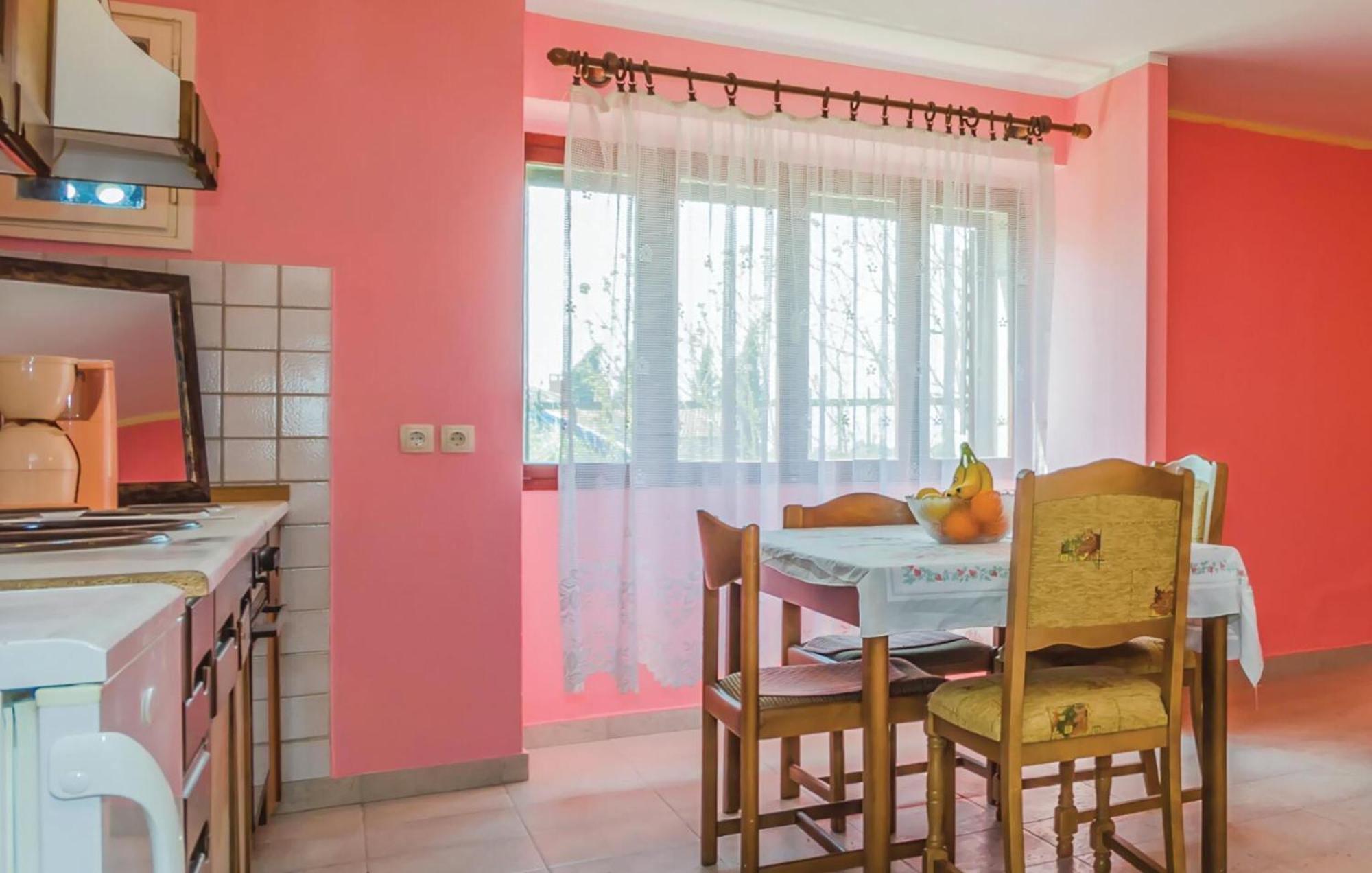Cozy Apartment In Vrsar With Kitchen Esterno foto
