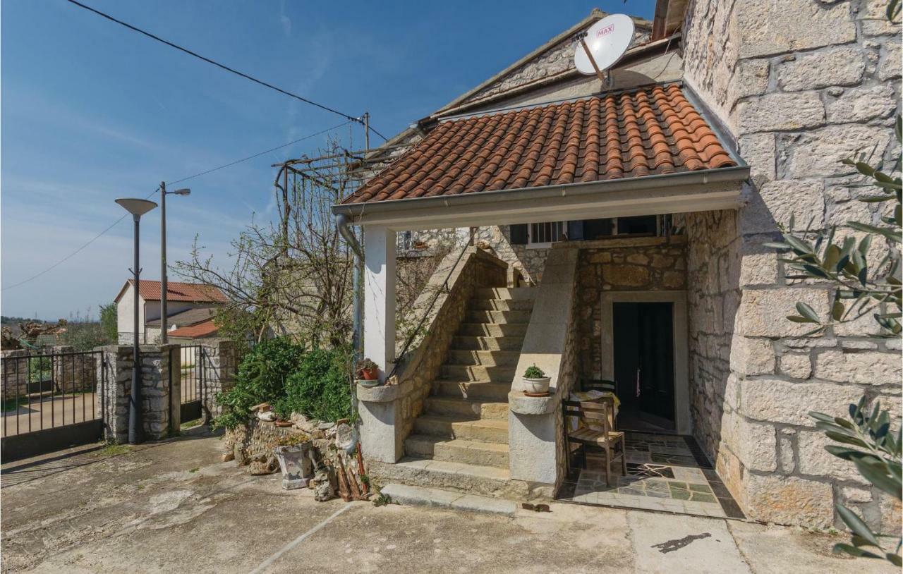 Cozy Apartment In Vrsar With Kitchen Esterno foto