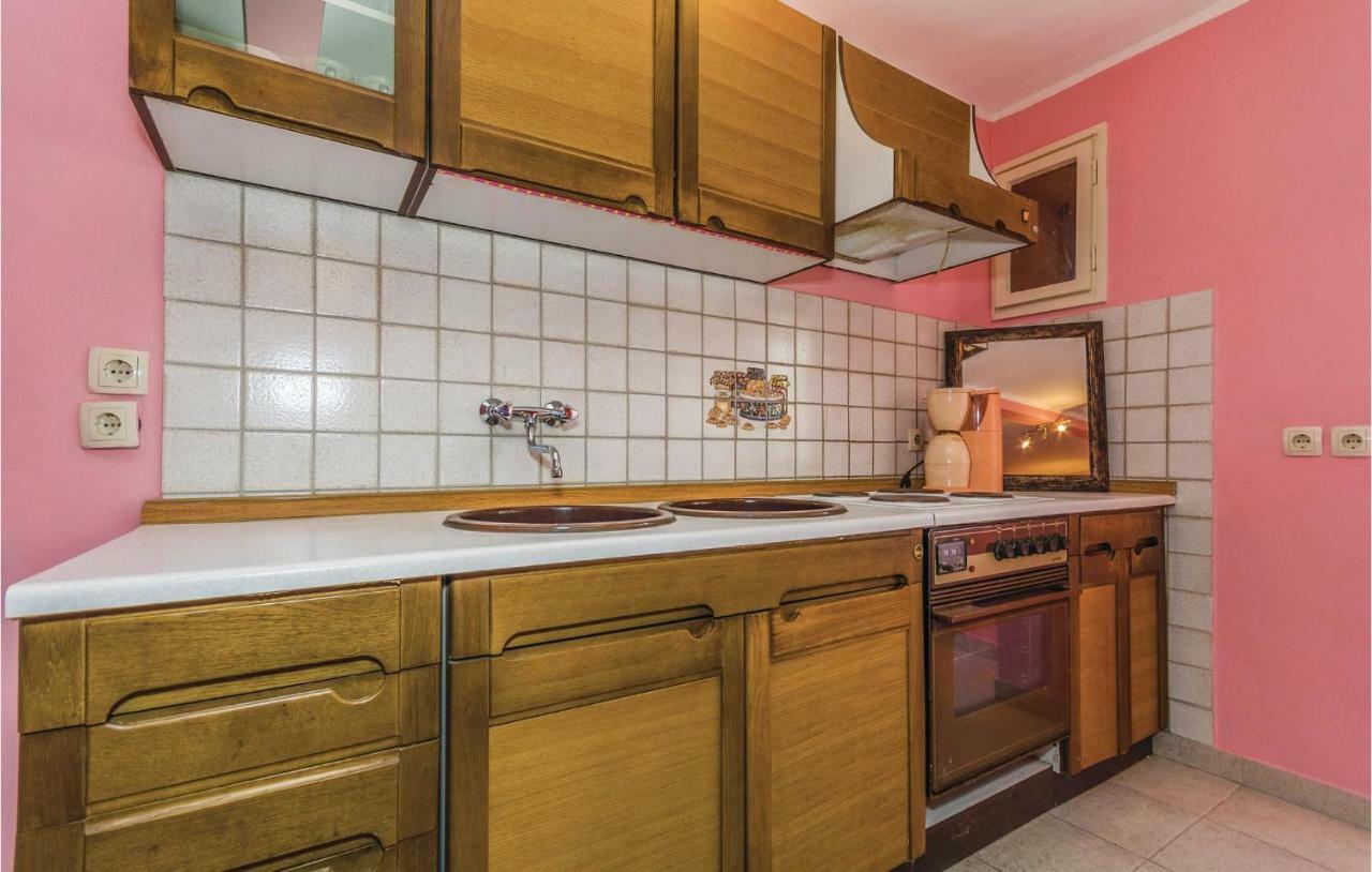 Cozy Apartment In Vrsar With Kitchen Esterno foto